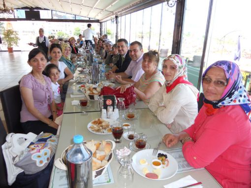  AK Parti Görele Kadın Kolları İlçe Teşkilatı sabah kahvaltısında bir araya geldi.