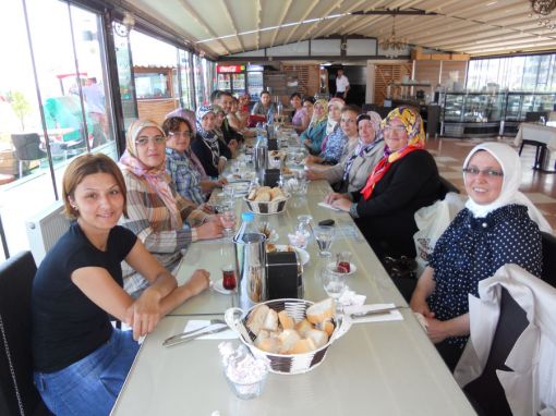  AK Parti Görele Kadın Kolları İlçe Teşkilatı sabah kahvaltısında bir araya geldi.