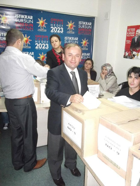 AK PARTİ GİRESUN İL BAŞKANI  ÖZTÜRK GÜVEN TAZELEDİ