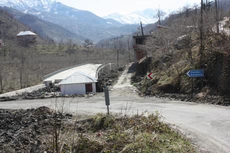 Görele-Çanakçı Karayolu Yine Durdu