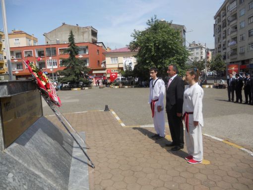  Görele’de, 19 Mayıs Atatürk’ü Anma, Gençlik ve Spor Bayramı olması münasebetiyle bir tören düzenlend