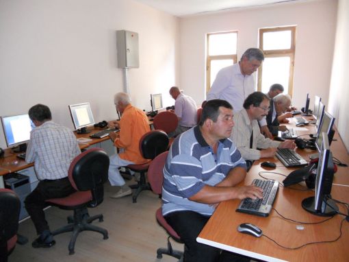  Görele Halk Eğitim Merkezi tarafından tüm mahalle ve köy muhtarlarına yönelik ‘Temel Bilgisayar Okuryazarlığı’ kursu açıldı.