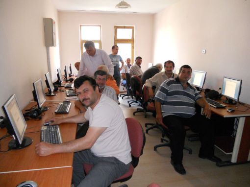  Görele Halk Eğitim Merkezi tarafından tüm mahalle ve köy muhtarlarına yönelik ‘Temel Bilgisayar Okuryazarlığı’ kursu açıldı.