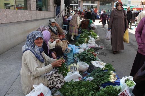  Karadeniz’de Geçim Kadınların Sırtında