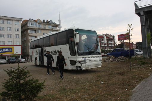  Üniversite Otobüsü ile Otomobil Çarpıştı : 1'i Ağır 3 Yaralı