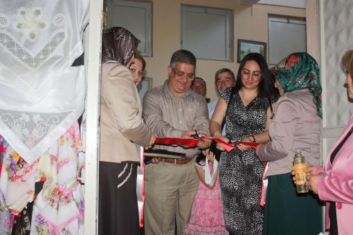  Giresun’un Görele İlçesi Halk Eğitimi Merkezi (HEM) Müdürlüğünün 2011-2012 eğitim ve öğretim yılı içinde açılan kurslarda yapılan el sanatları sergisi açıldı.