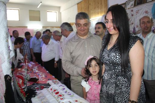 Giresun’un Görele İlçesi Halk Eğitimi Merkezi (HEM) Müdürlüğünün 2011-2012 eğitim ve öğretim yılı içinde açılan kurslarda yapılan el sanatları sergisi açıldı. 